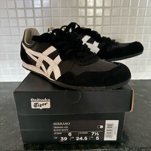 New in box Onitsuka Tiger Serrano sneakers black/white W 7.5 EU 39